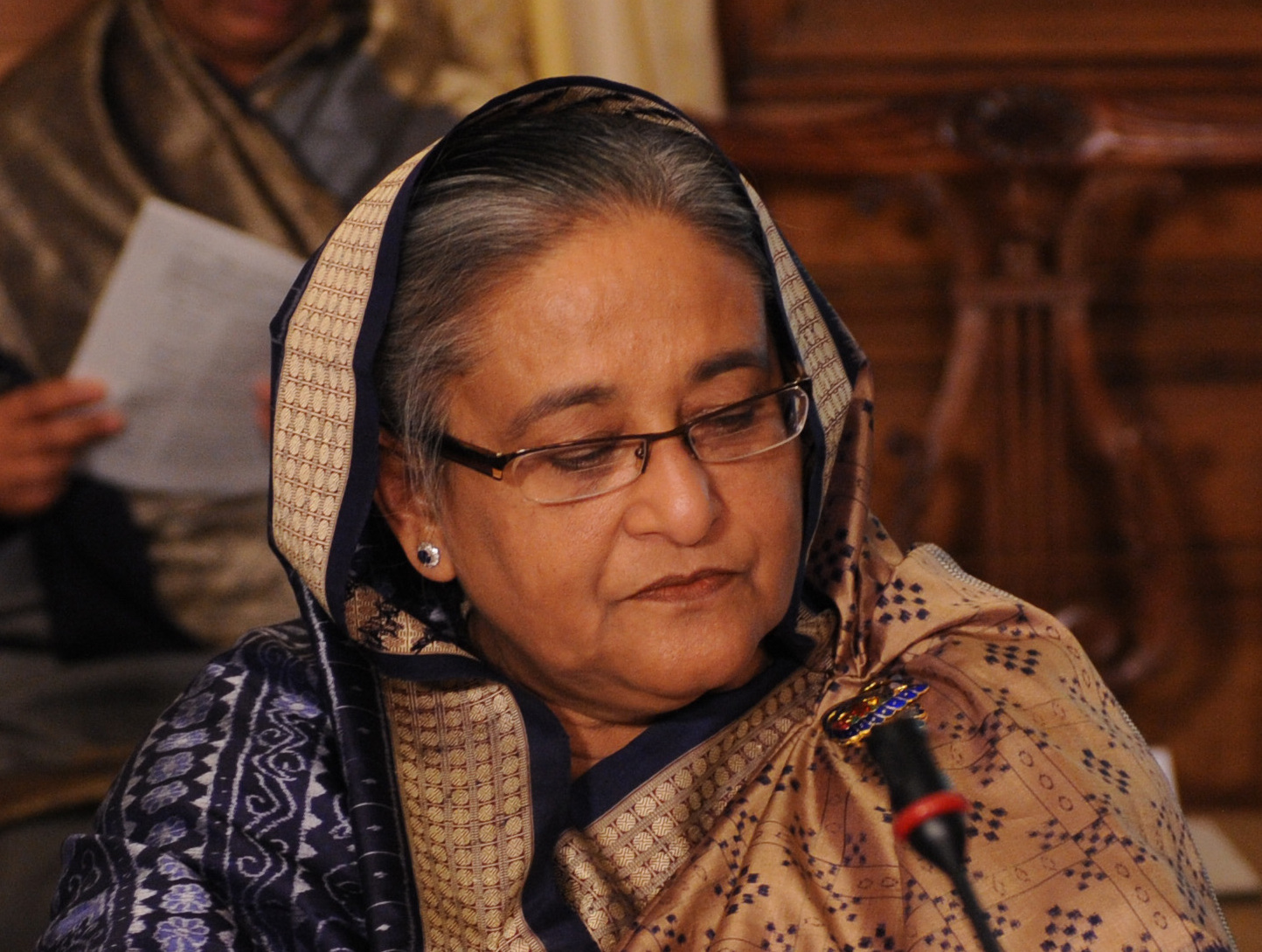 প্রধানমন্ত্রী কাঁদলেন, কাঁদালেনও